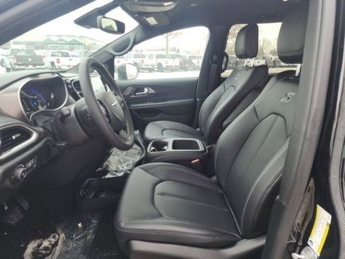 New 2026 Chrysler Pacifica Select w/ S Appearance Package FWD image 16