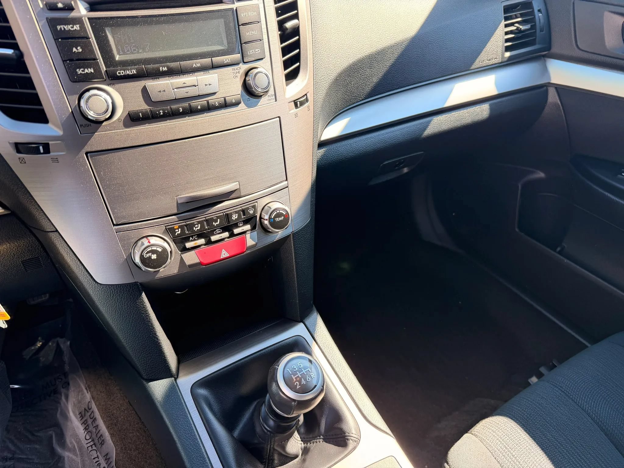 Used 2013 Subaru Outback 2.5i Premium w/ All-Weather Pkg AWD/4WD image 14