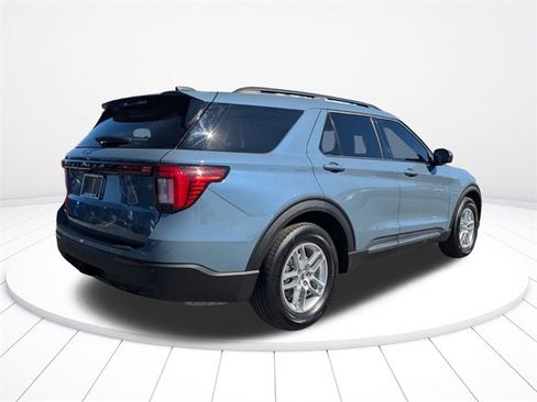 Used 2025 Ford Explorer Active image 3