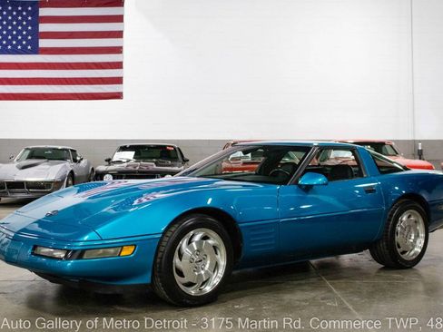 Used 1994 Chevrolet Corvette Coupe RWD image 3