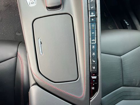 Used 2023 Chevrolet Corvette Stingray Premium Cpe w/ Body-Color Dual Roof Package image 33