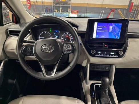 Used 2023 Toyota Corolla Cross LE image 13