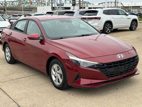Used 2023 Hyundai Elantra SE image 7