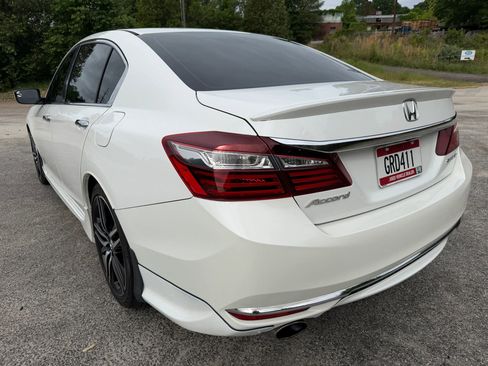 Used 2017 Honda Accord Sport image 3