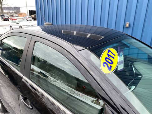 Used 2017 Chevrolet Sonic LT w/ Convenience Package image 5