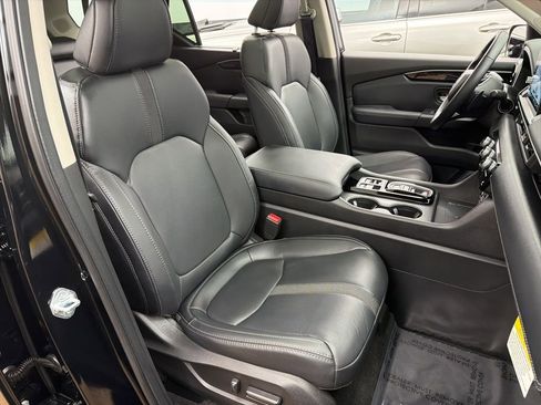 Used 2025 Honda Pilot Touring image 32