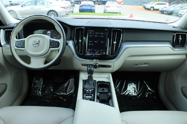 Used 2018 Volvo XC60 T6 Momentum w/ Convenience Package AWD/4WD image 17