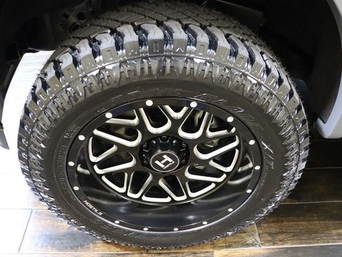 Used 2019 Ford F150 XLT w/ Equipment Group 302A Luxury AWD/4WD image 35