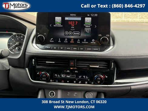 Used 2023 Nissan Rogue SL w/ SL Premium Package image 17