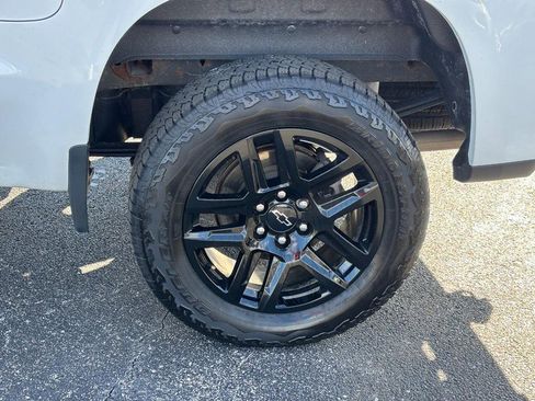 Used 2024 Chevrolet Silverado 1500 Custom Trail Boss w/ LPO, Dark Essentials Package image 9