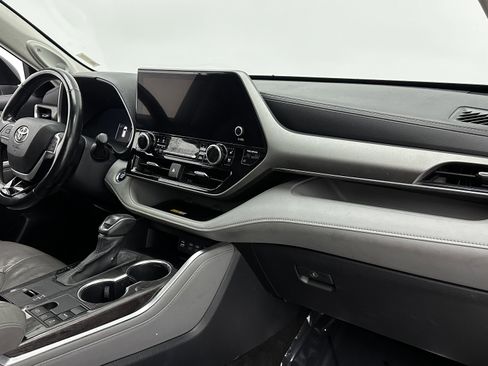 Used 2023 Toyota Highlander Limited image 38