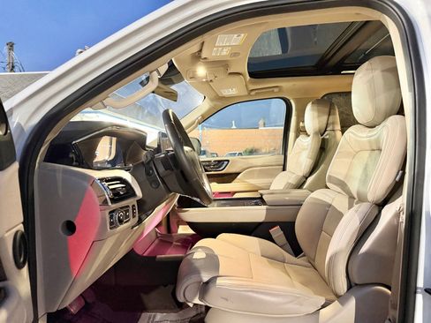 Used 2020 Lincoln Navigator Reserve w/ Luxury Package image 17