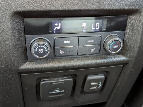 Used 2020 Chevrolet Traverse Premier AWD/4WD image 28