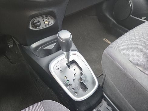 Used 2017 Toyota Yaris L image 17