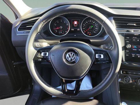 Used 2021 Volkswagen Tiguan SE image 22