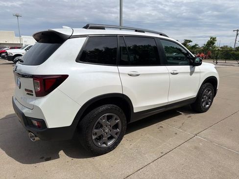 Used 2024 Honda Passport TrailSport image 5