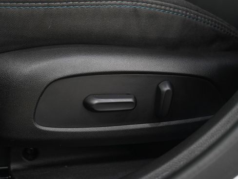 Used 2017 Chevrolet Cruze LT w/ Convenience Package FWD image 25