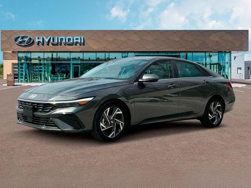 Used 2025 Hyundai Elantra Limited FWD image 2
