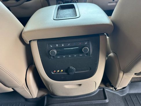 Used 2013 Chevrolet Suburban LT image 22