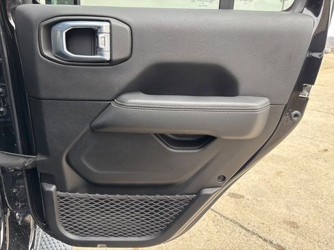 Used 2021 Jeep Wrangler Unlimited Sahara image 26