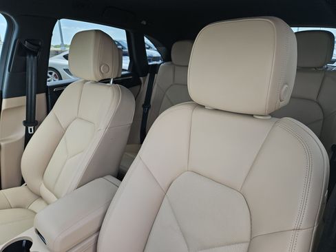 Certified 2026 Porsche Macan AWD/4WD image 6