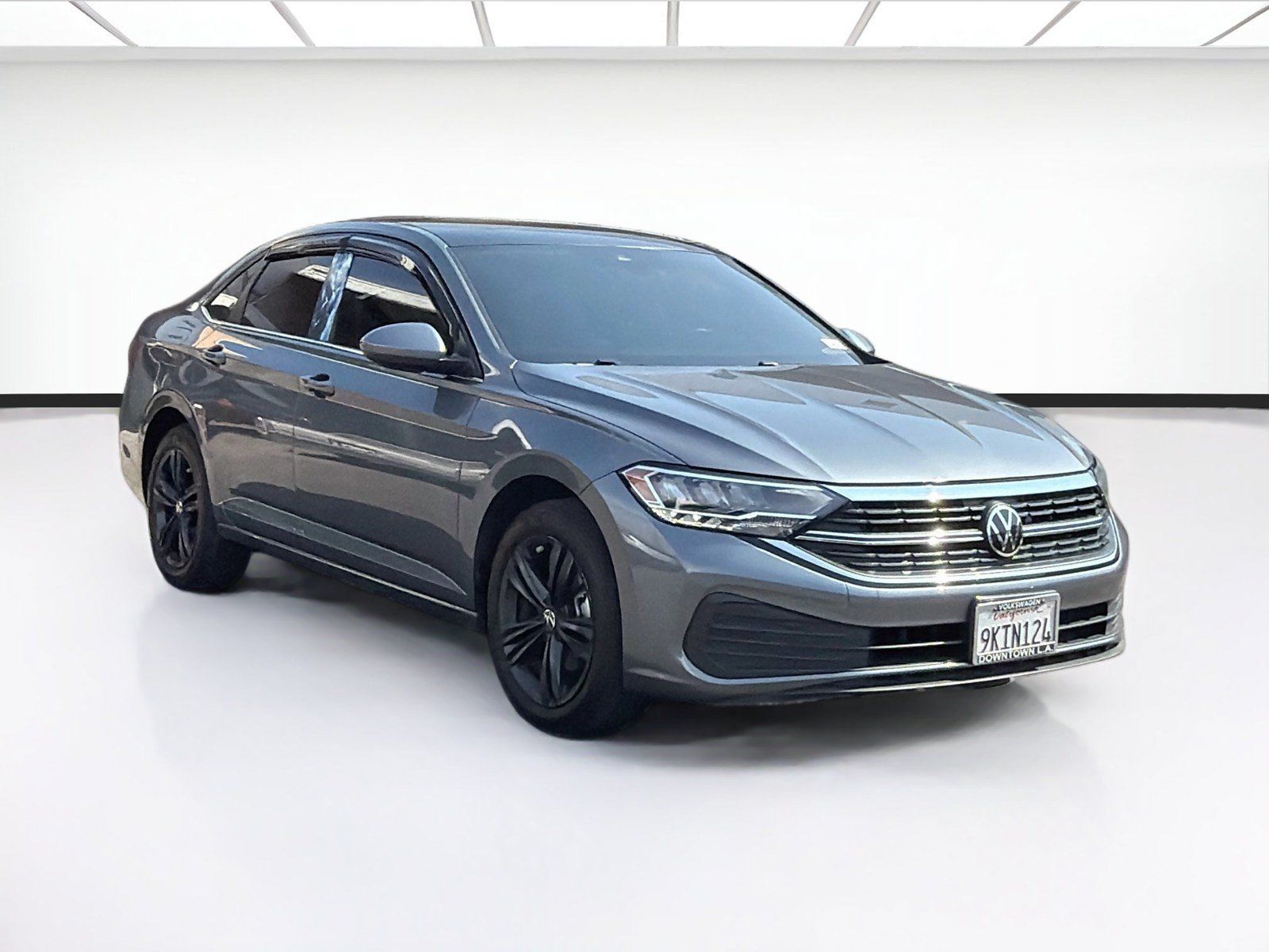 Used 2024 Volkswagen Jetta SE FWD image 3
