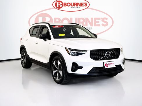 Used 2023 Volvo XC40 B5 Plus w/ Driver Assist Package AWD/4WD image 1