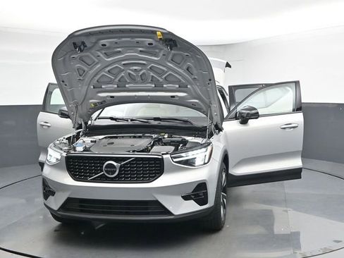 Used 2024 Volvo XC40 B5 Plus w/ Protection Package Premier image 52