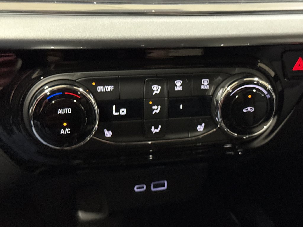 New 2026 Chevrolet Trax LT w/ LT Convenience Package FWD image 16