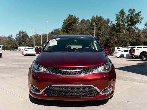 Used 2018 Chrysler Pacifica Touring-L image 4