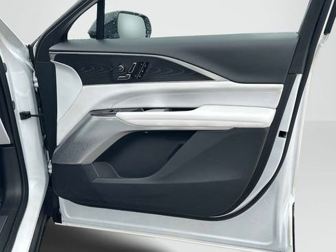 Used 2025 Cadillac Lyriq Sport image 23