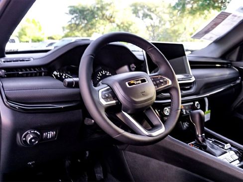 Used 2026 Jeep Compass Limited image 11