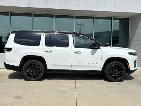 New 2026 Jeep Grand Wagoneer Summit AWD/4WD image 2