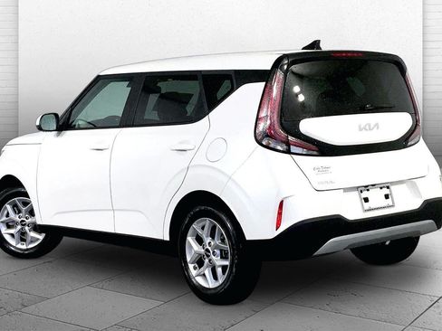 Certified 2025 Kia Soul LX w/ LX Technology Package FWD image 11