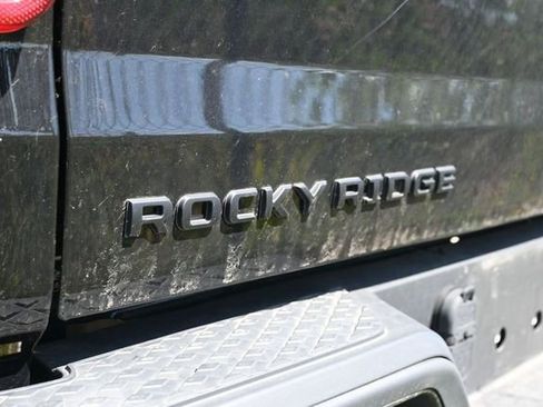Used 2022 Jeep Gladiator Sport AWD/4WD image 16