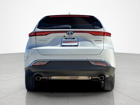 Used 2024 Toyota Venza Limited image 4