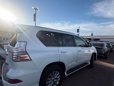 Used 2017 Lexus GX 460 AWD/4WD image 4
