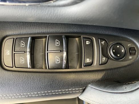 Used 2017 INFINITI QX80 4WD w/ Deluxe Technology Package image 16