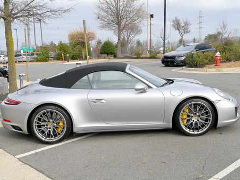 Used 2017 Porsche 911 Carrera 4S image 4