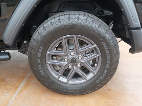 Used 2024 Jeep Wrangler Sport S image 7