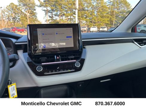 Used 2025 Toyota Corolla LE image 16