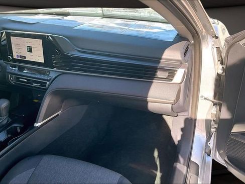 Used 2025 Toyota Camry LE w/ Convenience Package image 15