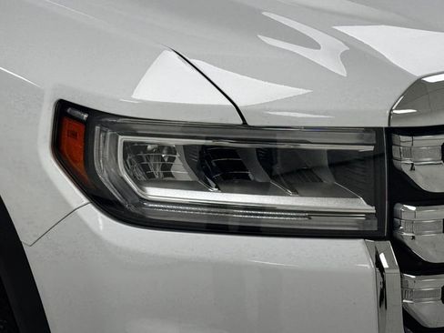 Used 2023 GMC Acadia SLT image 41