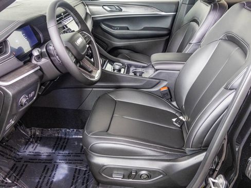 New 2025 Jeep Grand Cherokee Limited image 16