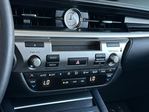 Used 2018 Lexus ES 350 w/ Accessory Package FWD image 25