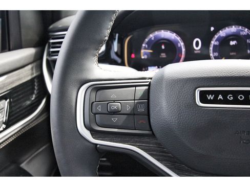Used 2022 Jeep Wagoneer Series III w/ Premium Group I AWD/4WD image 24