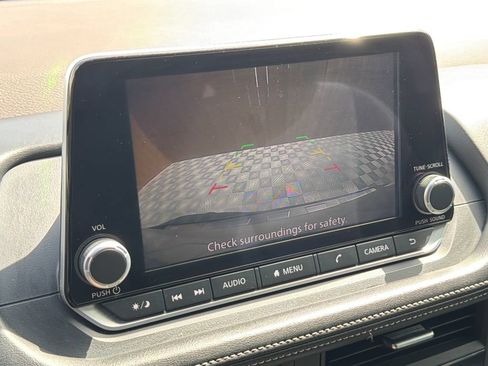 Used 2023 Nissan Rogue SV FWD image 8