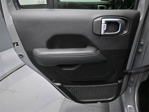 Used 2023 Jeep Wrangler Unlimited Sahara image 28