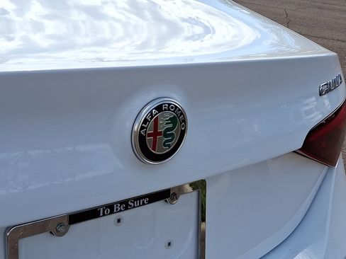 Used 2023 Alfa Romeo Giulia Veloce AWD/4WD image 31