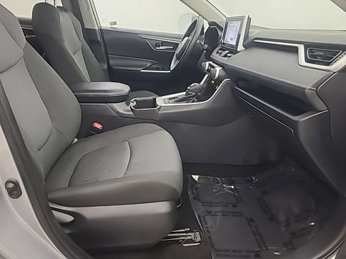 Used 2025 Toyota RAV4 XLE AWD/4WD image 15